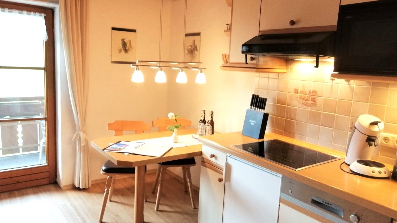 Der Essbereich in der Ferienwohnung Mädelegabel