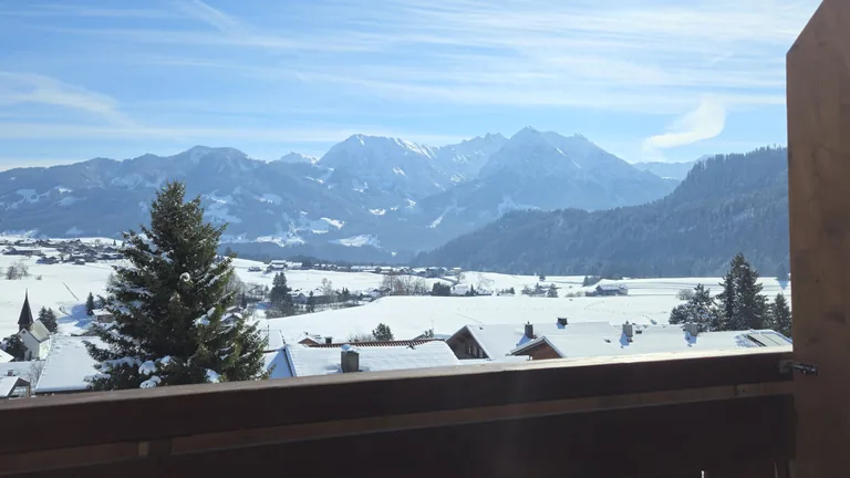 Ostbalkon mit Bergblick – Bergblick, Ostbalkon – Grünten
