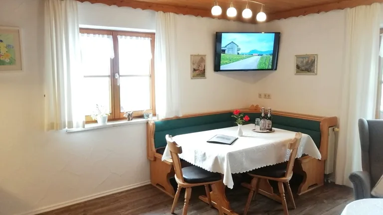 Wohnraum mit Balkon – Nebelhorn