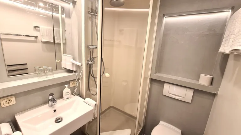 Badezimmer mit Dusche – Trettachspitze