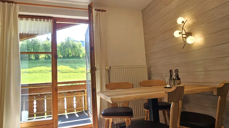 Wohnraum mit Balkon – Trettachspitze
