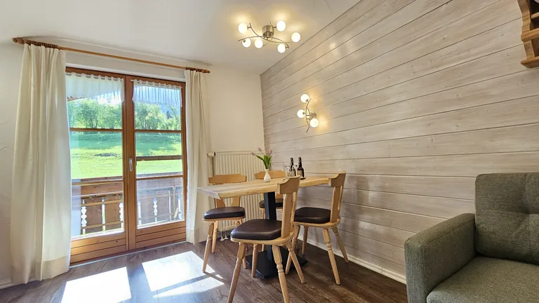 Wohnraum mit Balkon – Trettachspitze